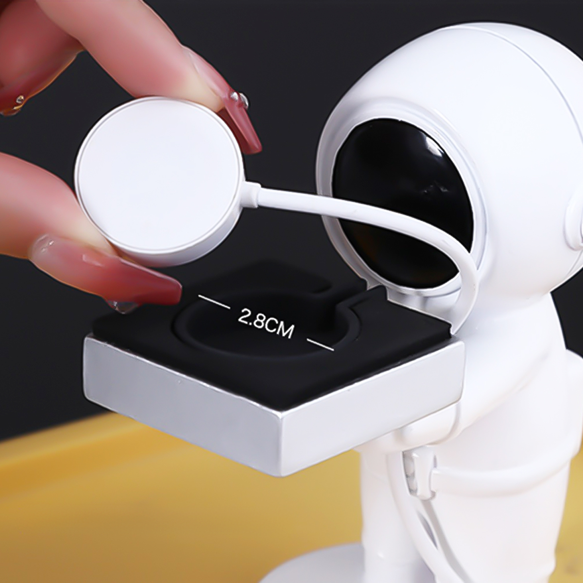حامل شحن لساعة أبل مبتكر يدعم  - مراجعة Watch Charging Dock وسعره