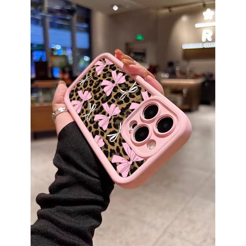 غطاء هاتف بنقشة الفهد مع فيونك - مراجعة Apple Iphone 15 وسعره